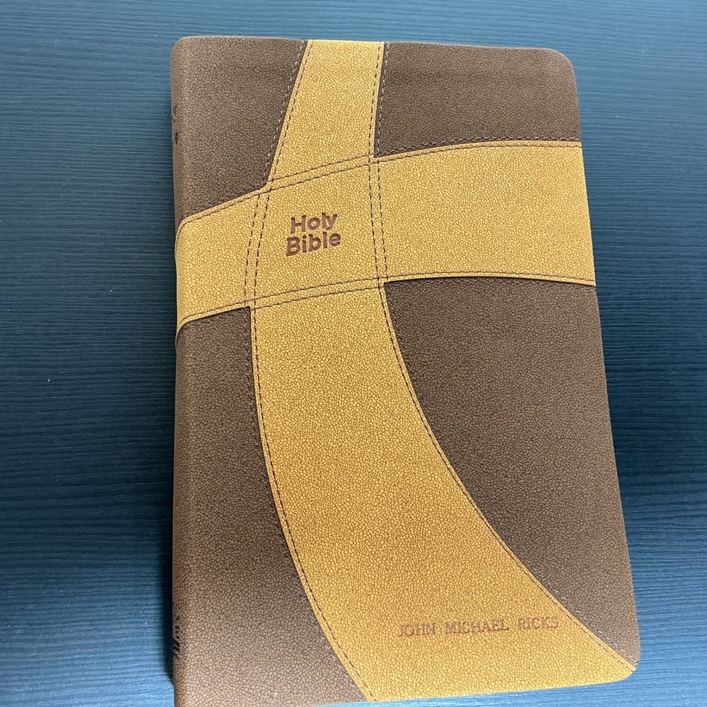 Common English Bible Thinline CEB Brown Gold Cross‎ DecoTone 9pt Type Portable